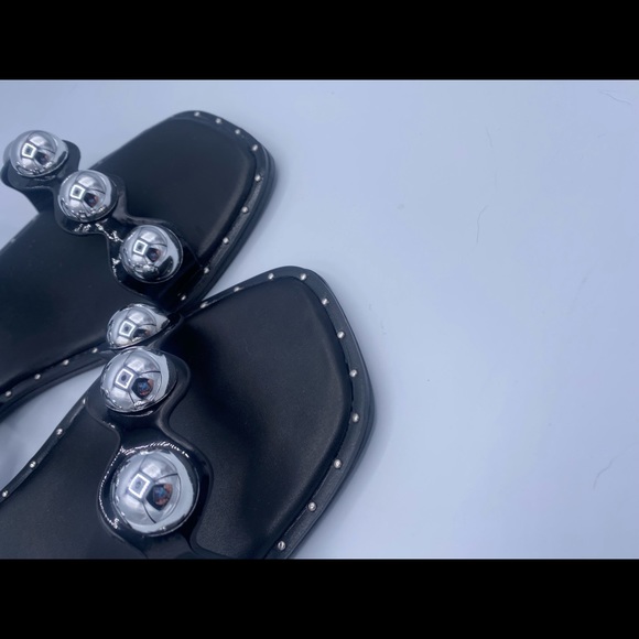 Madden Girl Black Slip On Woman’s Sandals With Giant Silver Studs NWOT Size 7.5 - Picture 10 of 13